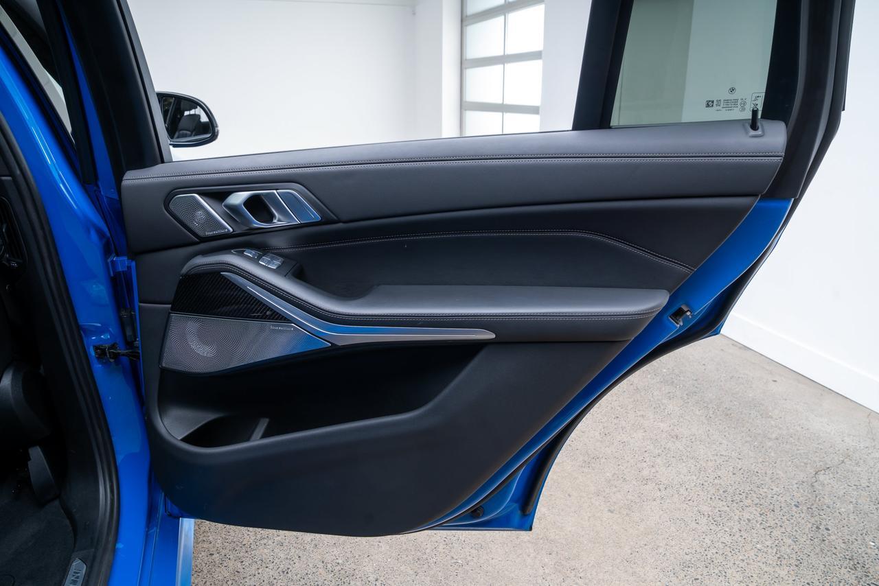 2024 BMW X7 M60i M Sport Package / Executive Package / Gentian Blue Portland OR