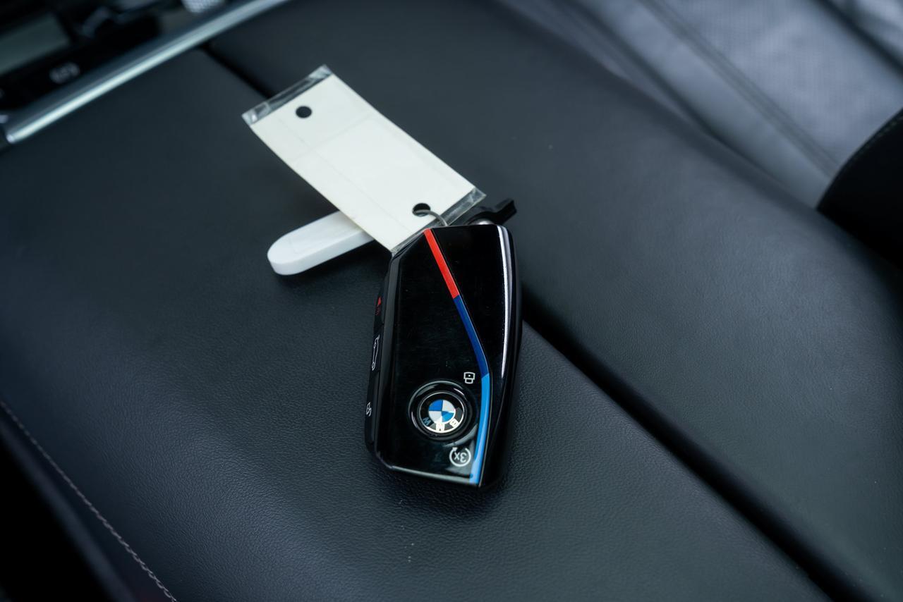 2024 BMW X7 M60i M Sport Package / Executive Package / Gentian Blue Portland OR