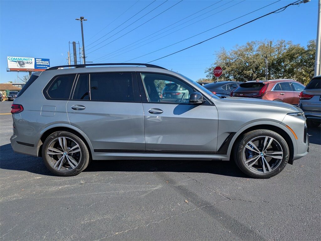 2024 BMW X7 M60i