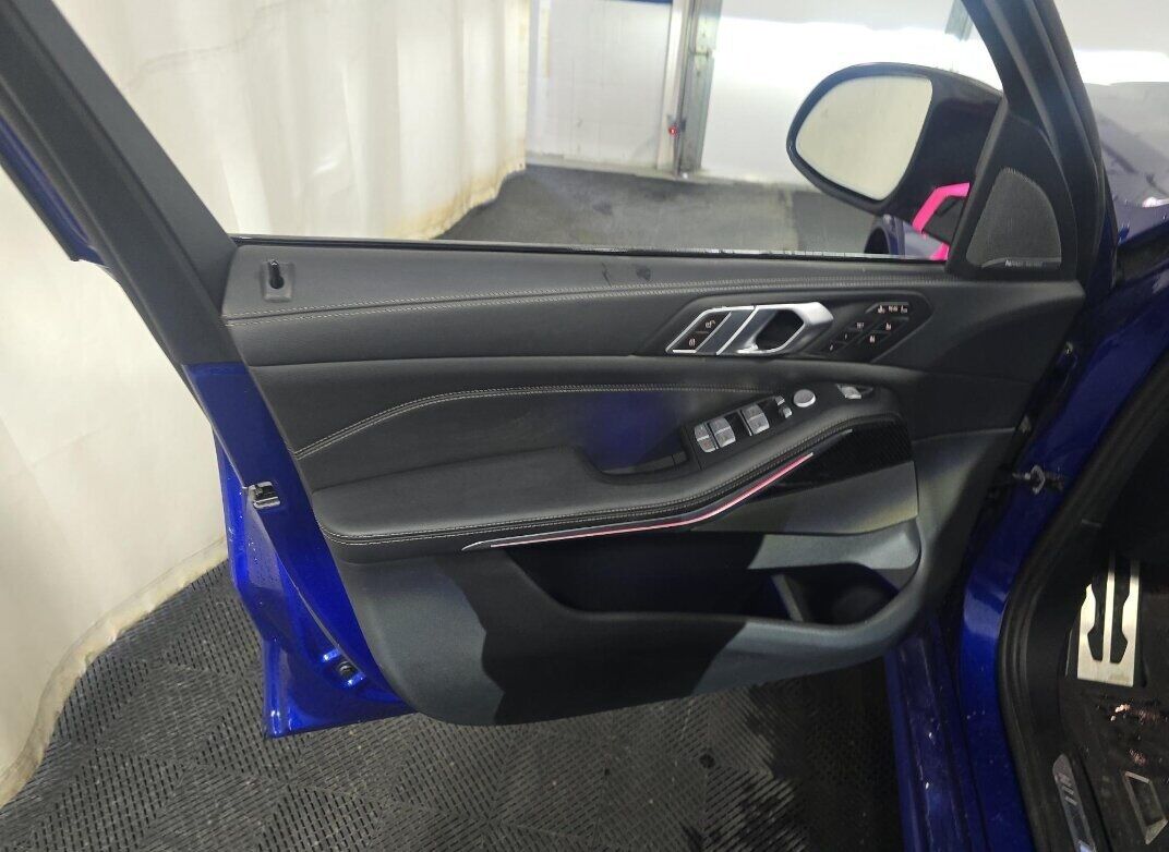 2024 BMW X7 M60i Second Row Captain's Chairs Massage Seats Portland OR