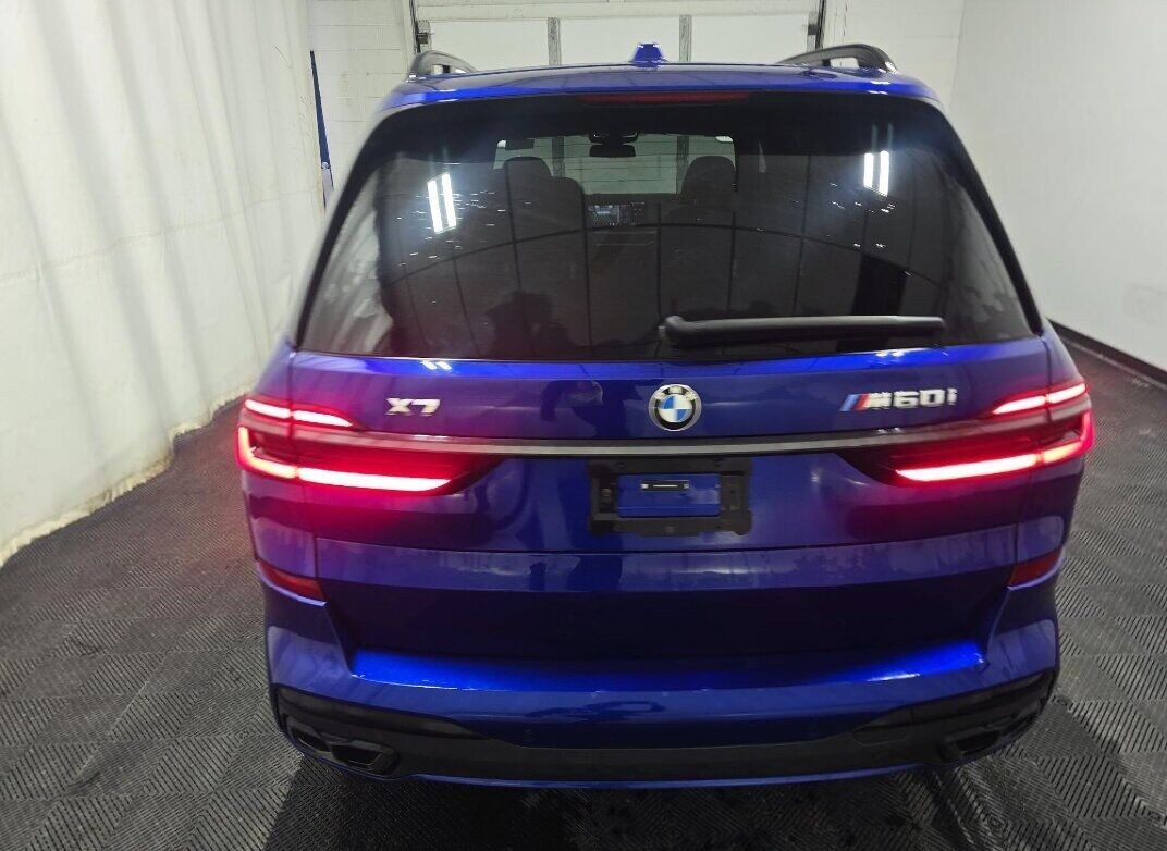 2024 BMW X7 M60i Second Row Captain's Chairs Massage Seats Portland OR