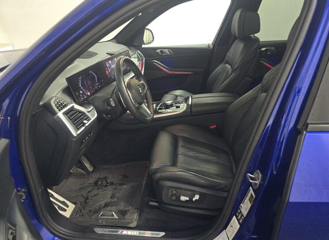 2024 BMW X7 M60i Second Row Captain's Chairs Massage Seats Portland OR
