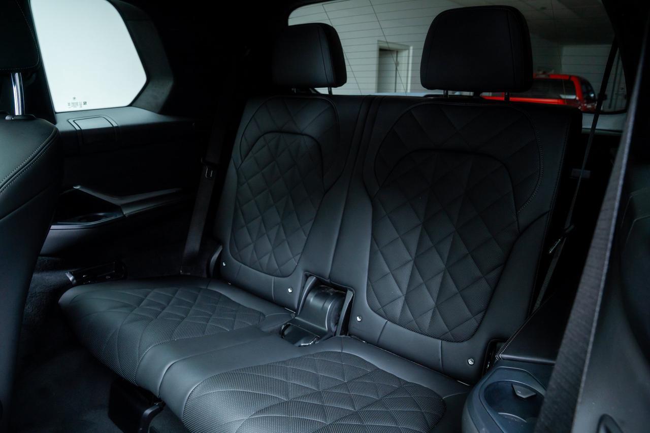2024 BMW X7 xDrive40i 1 Owner / M Sport Package / Second Row Captain's C Portland OR
