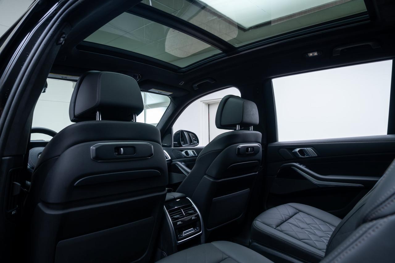 2024 BMW X7 xDrive40i 1 Owner / M Sport Package / Second Row Captain's C Portland OR