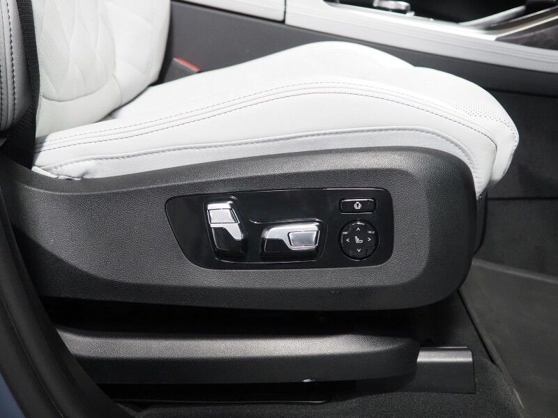 2024 BMW X7 xDrive40i AWD *FULL PPF WRAP, DRIVING ASSIST PRO, HEADS-UP DISPLAY, NAVIGATION, LIVE COCKPIT PRO, ADAPTIVE CRUISE, SAFETY ALERTS, 360 CAMERAS, PANORAMA MOONROOF, CLIMATE MULTI-CONTOUR SEATS, HEATED STEERING, HARMAN/KARDON Round Rock TX