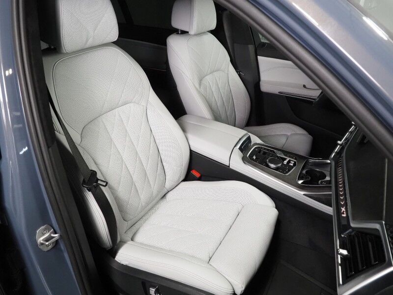 2024 BMW X7 xDrive40i AWD *FULL PPF WRAP, DRIVING ASSIST PRO, HEADS-UP DISPLAY, NAVIGATION, LIVE COCKPIT PRO, ADAPTIVE CRUISE, SAFETY ALERTS, 360 CAMERAS, PANORAMA MOONROOF, CLIMATE MULTI-CONTOUR SEATS, HEATED STEERING, HARMAN/KARDON