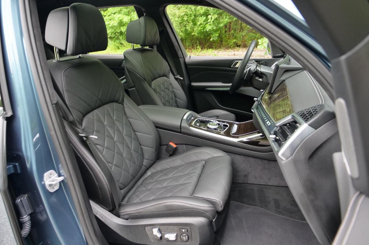 2024 BMW X7 xDrive40i / Crystal Headlights / Premium Package! Lincolnton NC