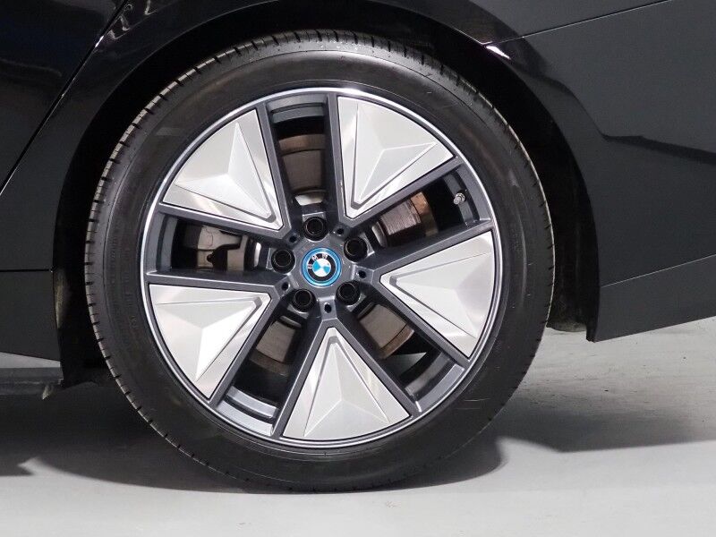 2024 BMW i4 eDrive35 Gran Coupe *HEADS-UP DISPLAY, NAVIGATION, CURVED DISPLAY, SAFETY ALERTS, 360 VIEW CAMERAS, MOONROOF, HEATED SEATS/STEERING, ICONIC SOUNDS, WIRELESS CHARGING, ANDROID & APPLE Round Rock TX