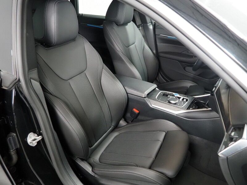 2024 BMW i4 eDrive35 Gran Coupe *HEADS-UP DISPLAY, NAVIGATION, CURVED DISPLAY, SAFETY ALERTS, 360 VIEW CAMERAS, MOONROOF, HEATED SEATS/STEERING, ICONIC SOUNDS, WIRELESS CHARGING, ANDROID & APPLE