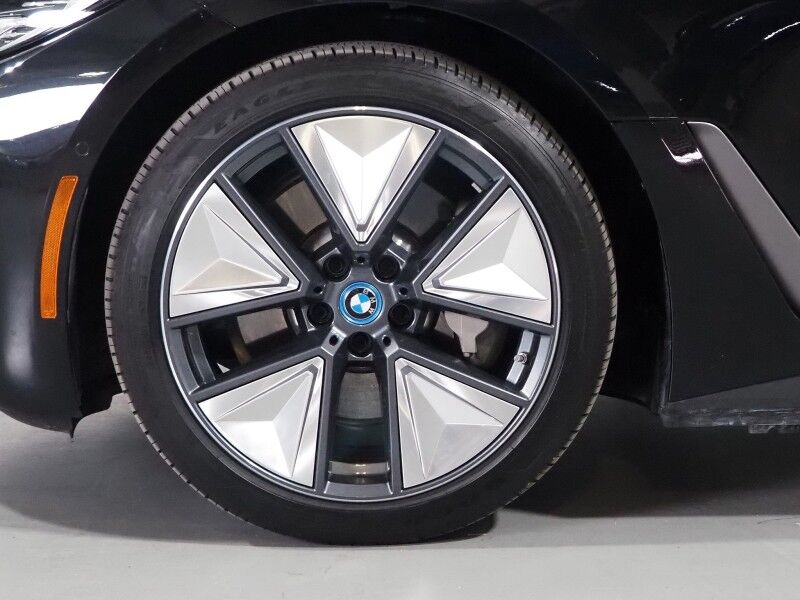 2024 BMW i4 eDrive35 Gran Coupe *HEADS-UP DISPLAY, NAVIGATION, CURVED DISPLAY, SAFETY ALERTS, 360 VIEW CAMERAS, MOONROOF, HEATED SEATS/STEERING, ICONIC SOUNDS, WIRELESS CHARGING, ANDROID & APPLE Round Rock TX