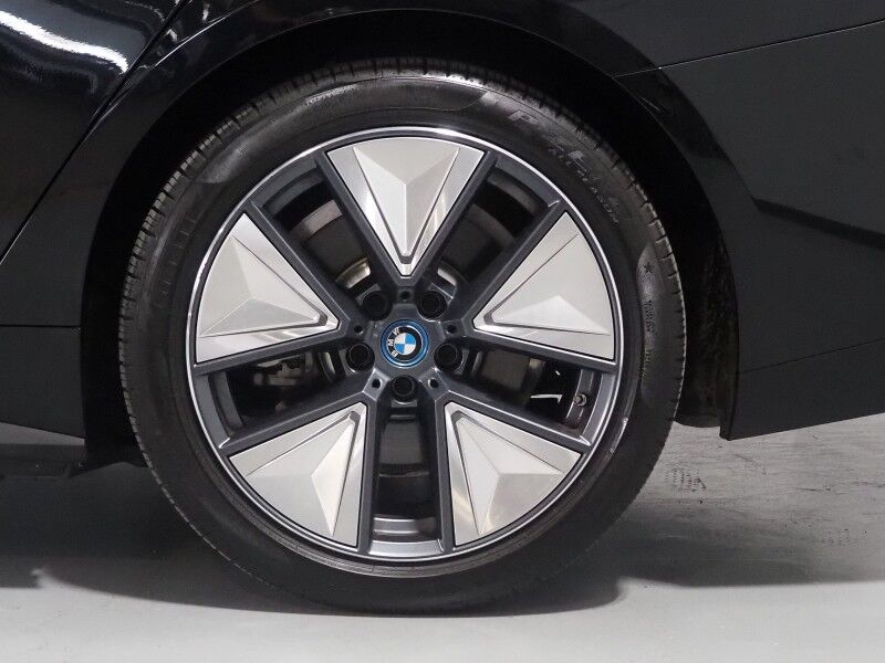 2024 BMW i4 eDrive35 Gran Coupe *HEADS-UP DISPLAY, NAVIGATION, CURVED DISPLAY, SAFETY ALERTS, BACKUP-CAMERA, MOONROOF, HEATED SEATS/STEERING, ICONIC SOUNDS, HARMAN/KARDON, WIRELESS CHARGING, ANDROID & APPLE Round Rock TX