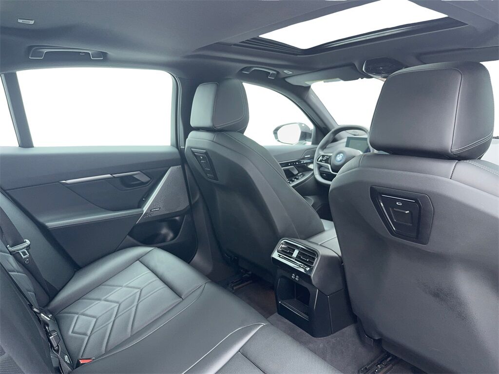 2024 BMW i5 eDrive40 NAV,CAM,SUNROOF,HTD STS,BLIND SPOT,HEADS Plano TX