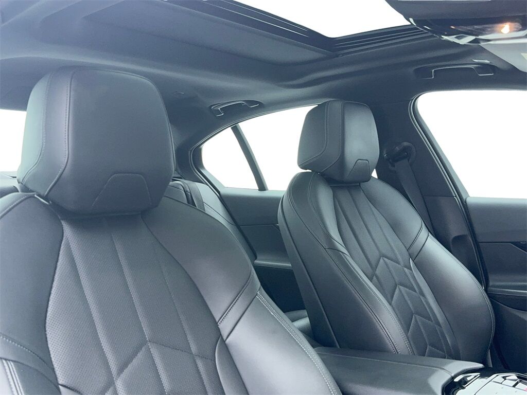 2024 BMW i5 eDrive40 NAV,CAM,SUNROOF,HTD STS,BLIND SPOT,HEADS Plano TX