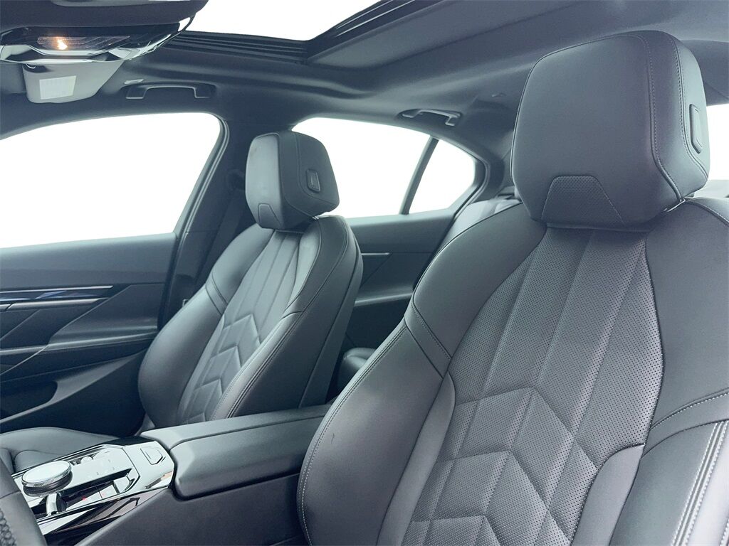 2024 BMW i5 eDrive40 NAV,CAM,SUNROOF,HTD STS,BLIND SPOT,HEADS Plano TX
