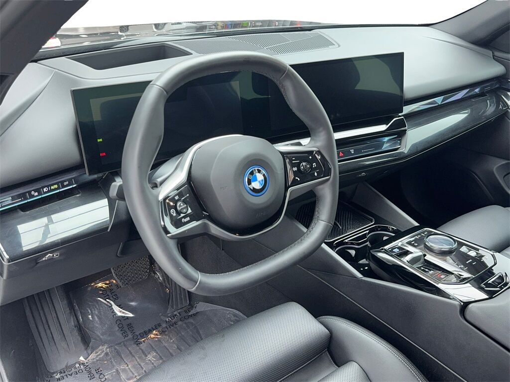 2024 BMW i5 eDrive40 NAV,CAM,SUNROOF,HTD STS,BLIND SPOT,HEADS Plano TX