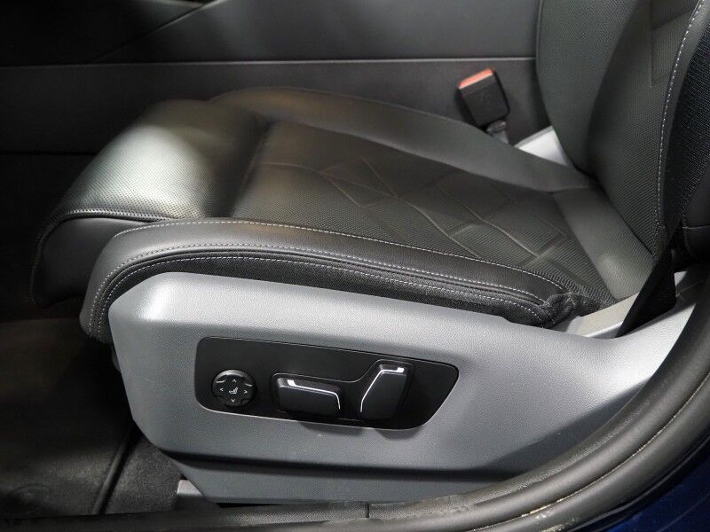 2024 BMW i5 eDrive40 Sedan *M SPORT, EXECUTIVE PKG, DRIVING ASSIST PRO PKG, HEADS-UP DISPLAY, NAVIGATION, ADAPTIVE CRUISE, SAFETY ALERTS, 360 CAMERAS, SKY LOUNGE ROOF, MERINO LEATHER, CLIMATE/MULTI-FUNCTION SEATS, BOWERS & WILKINS Round Rock TX