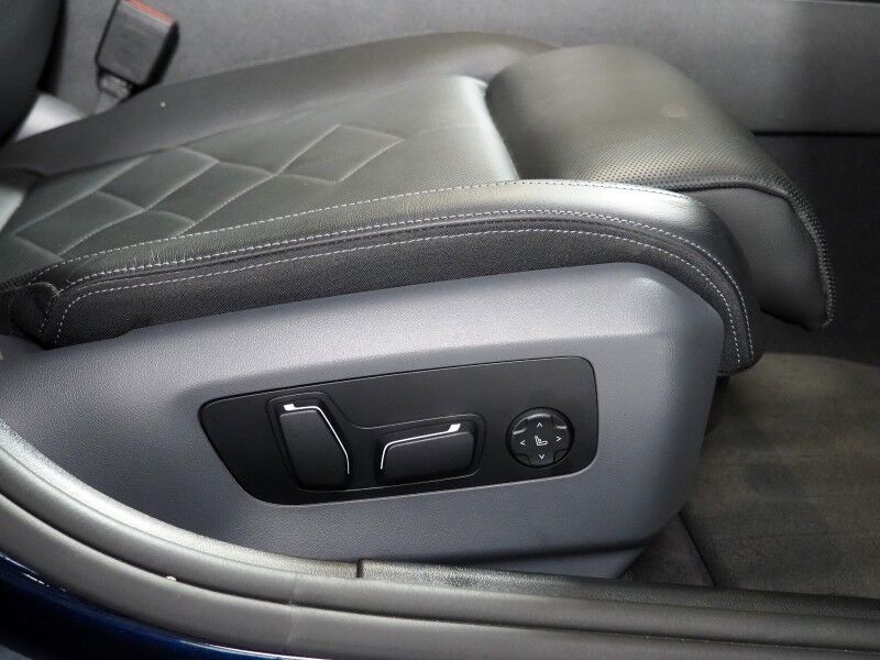 2024 BMW i5 eDrive40 Sedan *M SPORT, EXECUTIVE PKG, DRIVING ASSIST PRO PKG, HEADS-UP DISPLAY, NAVIGATION, ADAPTIVE CRUISE, SAFETY ALERTS, 360 CAMERAS, SKY LOUNGE ROOF, MERINO LEATHER, CLIMATE/MULTI-FUNCTION SEATS, BOWERS & WILKINS Round Rock TX