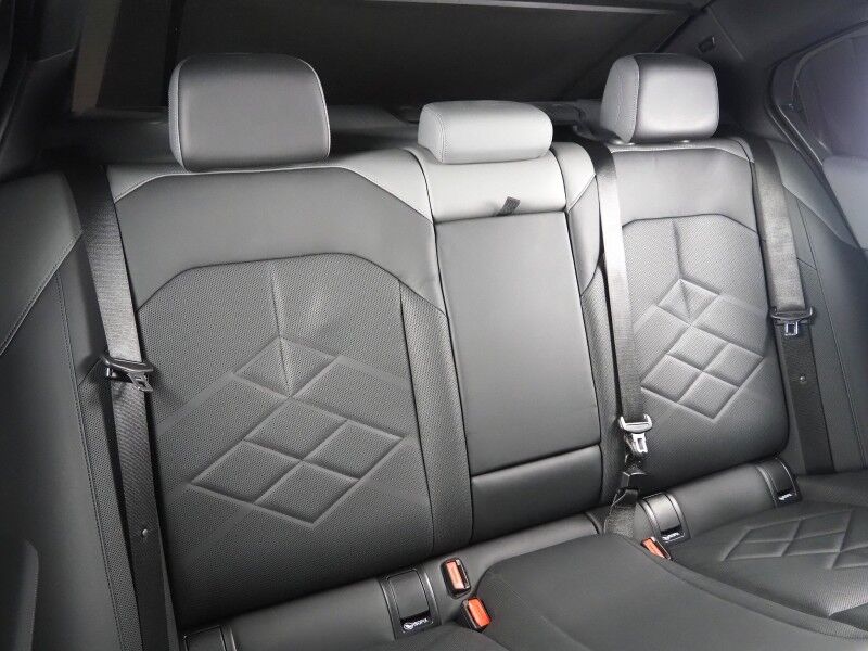 2024 BMW i5 eDrive40 Sedan *M SPORT, EXECUTIVE PKG, DRIVING ASSIST PRO PKG, HEADS-UP DISPLAY, NAVIGATION, ADAPTIVE CRUISE, SAFETY ALERTS, 360 CAMERAS, SKY LOUNGE ROOF, MERINO LEATHER, CLIMATE/MULTI-FUNCTION SEATS, BOWERS & WILKINS Round Rock TX