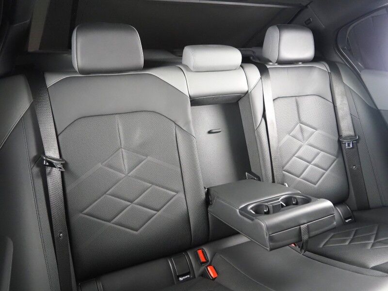 2024 BMW i5 eDrive40 Sedan *M SPORT, EXECUTIVE PKG, DRIVING ASSIST PRO PKG, HEADS-UP DISPLAY, NAVIGATION, ADAPTIVE CRUISE, SAFETY ALERTS, 360 CAMERAS, SKY LOUNGE ROOF, MERINO LEATHER, CLIMATE/MULTI-FUNCTION SEATS, BOWERS & WILKINS Round Rock TX