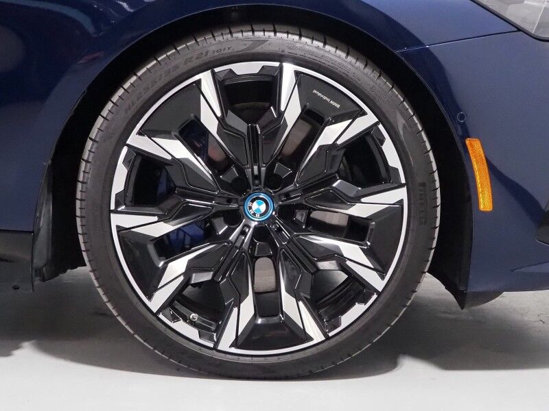 2024 BMW i5 eDrive40 Sedan *M SPORT, EXECUTIVE PKG, DRIVING ASSIST PRO PKG, HEADS-UP DISPLAY, NAVIGATION, ADAPTIVE CRUISE, SAFETY ALERTS, 360 CAMERAS, SKY LOUNGE ROOF, MERINO LEATHER, CLIMATE/MULTI-FUNCTION SEATS, BOWERS & WILKINS Round Rock TX