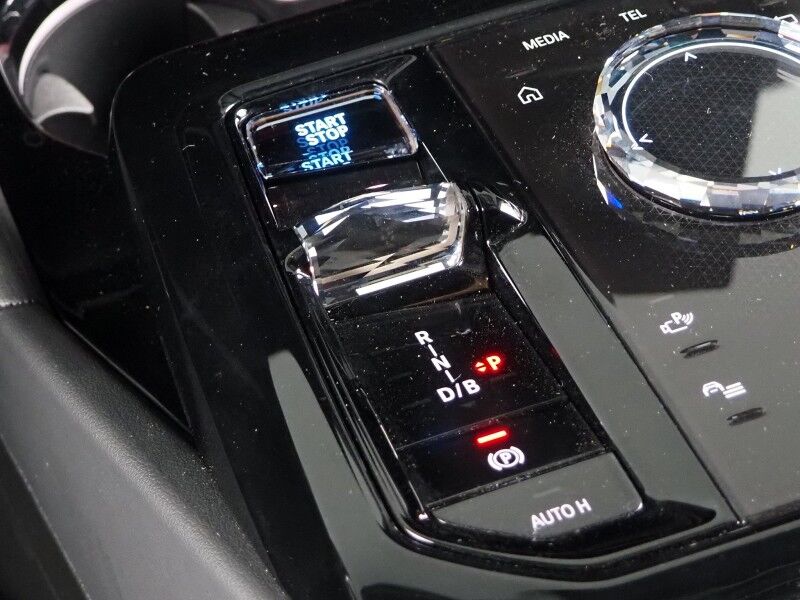 2024 BMW i5 eDrive40 Sedan *M SPORT, EXECUTIVE PKG, DRIVING ASSIST PRO PKG, HEADS-UP DISPLAY, NAVIGATION, ADAPTIVE CRUISE, SAFETY ALERTS, 360 CAMERAS, SKY LOUNGE ROOF, MERINO LEATHER, CLIMATE/MULTI-FUNCTION SEATS, BOWERS & WILKINS Round Rock TX