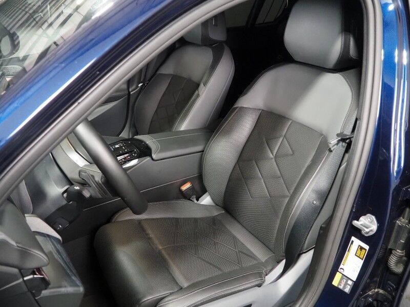 2024 BMW i5 eDrive40 Sedan *M SPORT, EXECUTIVE PKG, DRIVING ASSIST PRO PKG, HEADS-UP DISPLAY, NAVIGATION, ADAPTIVE CRUISE, SAFETY ALERTS, 360 CAMERAS, SKY LOUNGE ROOF, MERINO LEATHER, CLIMATE/MULTI-FUNCTION SEATS, BOWERS & WILKINS Round Rock TX