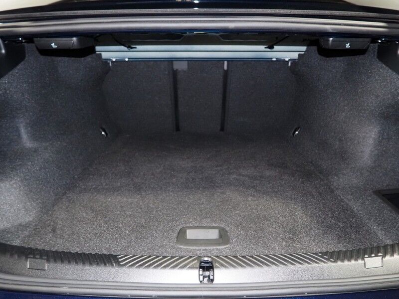 2024 BMW i5 eDrive40 Sedan *M SPORT, EXECUTIVE PKG, DRIVING ASSIST PRO PKG, HEADS-UP DISPLAY, NAVIGATION, ADAPTIVE CRUISE, SAFETY ALERTS, 360 CAMERAS, SKY LOUNGE ROOF, MERINO LEATHER, CLIMATE/MULTI-FUNCTION SEATS, BOWERS & WILKINS Round Rock TX