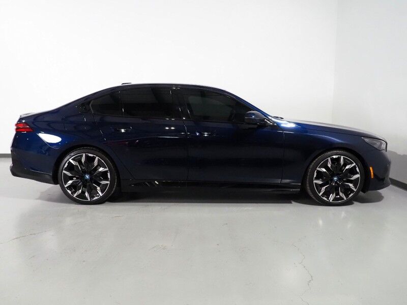 2024 BMW i5 eDrive40 Sedan *M SPORT, EXECUTIVE PKG, DRIVING ASSIST PRO PKG, HEADS-UP DISPLAY, NAVIGATION, ADAPTIVE CRUISE, SAFETY ALERTS, 360 CAMERAS, SKY LOUNGE ROOF, MERINO LEATHER, CLIMATE/MULTI-FUNCTION SEATS, BOWERS & WILKINS Round Rock TX