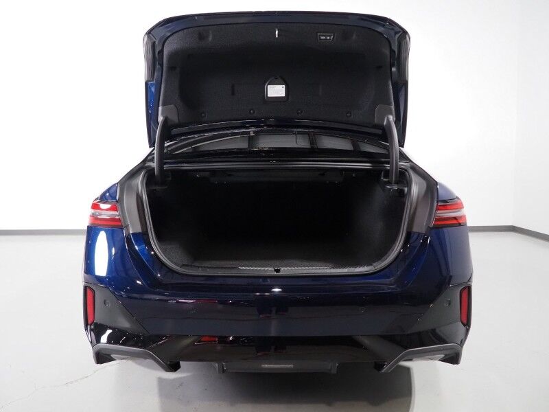 2024 BMW i5 eDrive40 Sedan *M SPORT, EXECUTIVE PKG, DRIVING ASSIST PRO PKG, HEADS-UP DISPLAY, NAVIGATION, ADAPTIVE CRUISE, SAFETY ALERTS, 360 CAMERAS, SKY LOUNGE ROOF, MERINO LEATHER, CLIMATE/MULTI-FUNCTION SEATS, BOWERS & WILKINS Round Rock TX