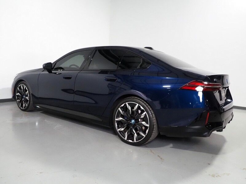 2024 BMW i5 eDrive40 Sedan *M SPORT, EXECUTIVE PKG, DRIVING ASSIST PRO PKG, HEADS-UP DISPLAY, NAVIGATION, ADAPTIVE CRUISE, SAFETY ALERTS, 360 CAMERAS, SKY LOUNGE ROOF, MERINO LEATHER, CLIMATE/MULTI-FUNCTION SEATS, BOWERS & WILKINS Round Rock TX