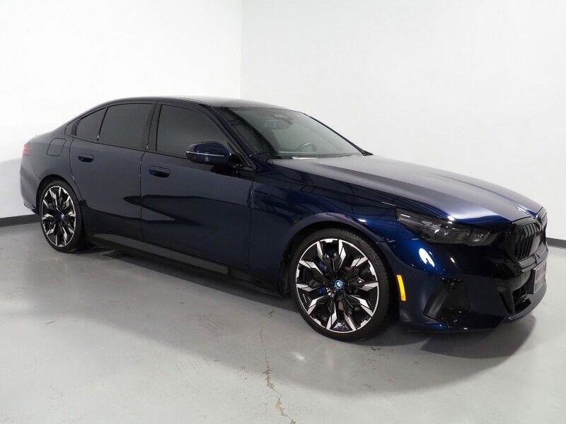 2024 BMW i5 eDrive40 Sedan *M SPORT, EXECUTIVE PKG, DRIVING ASSIST PRO PKG, HEADS-UP DISPLAY, NAVIGATION, ADAPTIVE CRUISE, SAFETY ALERTS, 360 CAMERAS, SKY LOUNGE ROOF, MERINO LEATHER, CLIMATE/MULTI-FUNCTION SEATS, BOWERS & WILKINS Round Rock TX