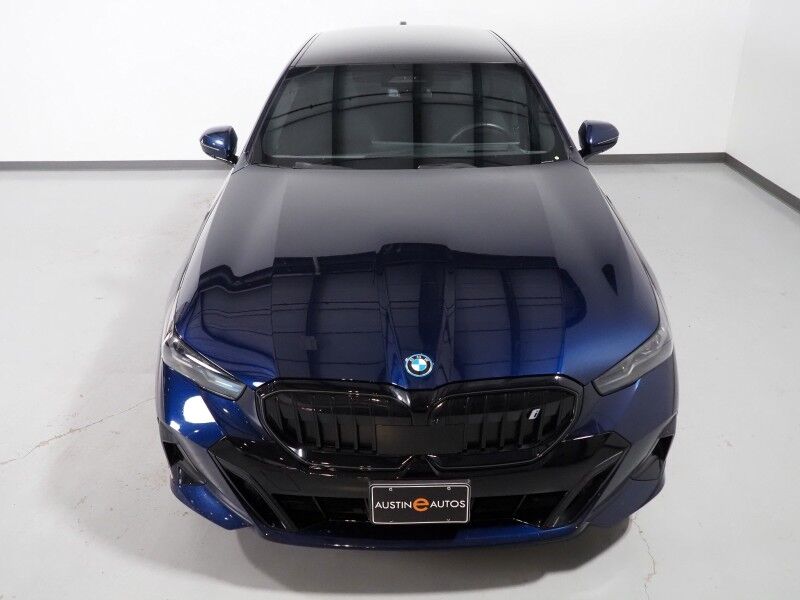 2024 BMW i5 eDrive40 Sedan *M SPORT, EXECUTIVE PKG, DRIVING ASSIST PRO PKG, HEADS-UP DISPLAY, NAVIGATION, ADAPTIVE CRUISE, SAFETY ALERTS, 360 CAMERAS, SKY LOUNGE ROOF, MERINO LEATHER, CLIMATE/MULTI-FUNCTION SEATS, BOWERS & WILKINS Round Rock TX