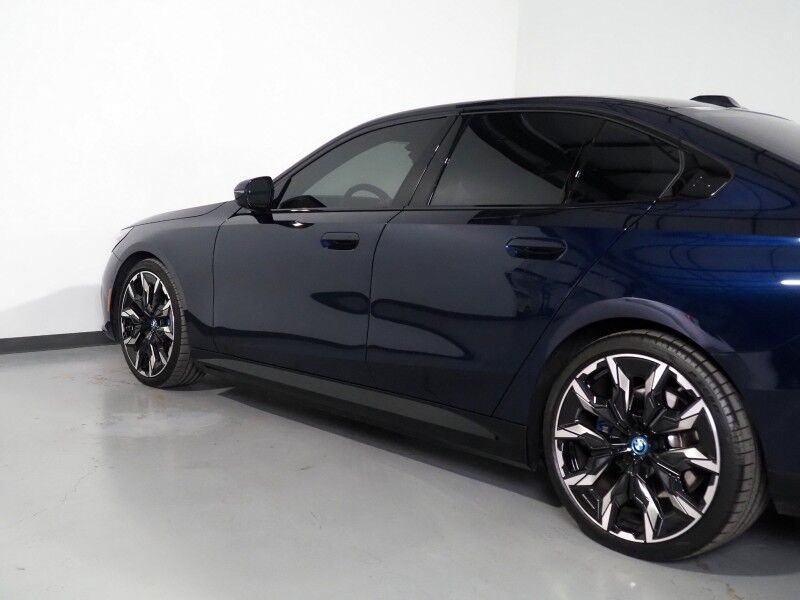 2024 BMW i5 eDrive40 Sedan *M SPORT, EXECUTIVE PKG, DRIVING ASSIST PRO PKG, HEADS-UP DISPLAY, NAVIGATION, ADAPTIVE CRUISE, SAFETY ALERTS, 360 CAMERAS, SKY LOUNGE ROOF, MERINO LEATHER, CLIMATE/MULTI-FUNCTION SEATS, BOWERS & WILKINS Round Rock TX