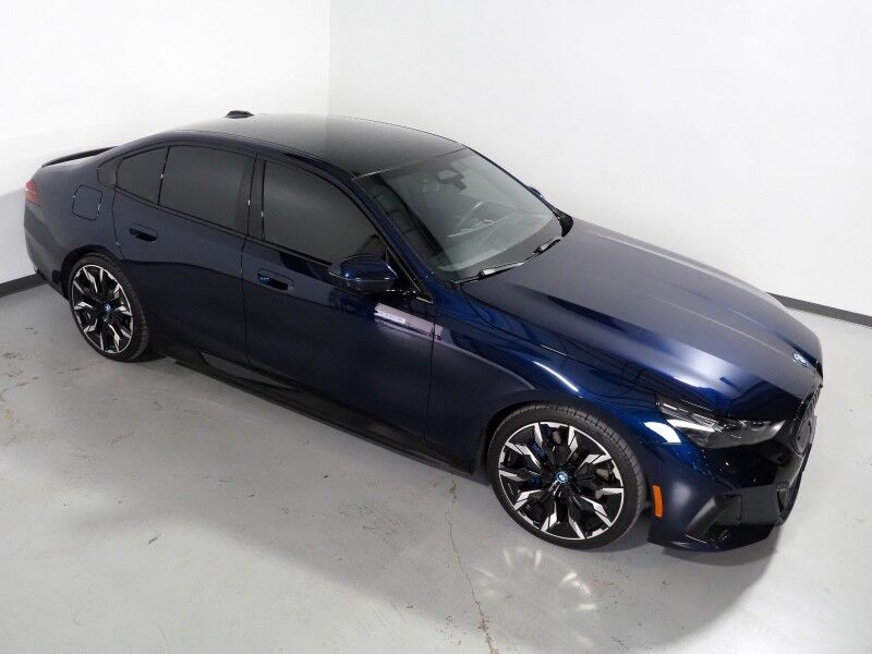 2024 BMW i5 eDrive40 Sedan *M SPORT, EXECUTIVE PKG, DRIVING ASSIST PRO PKG, HEADS-UP DISPLAY, NAVIGATION, ADAPTIVE CRUISE, SAFETY ALERTS, 360 CAMERAS, SKY LOUNGE ROOF, MERINO LEATHER, CLIMATE/MULTI-FUNCTION SEATS, BOWERS & WILKINS Round Rock TX