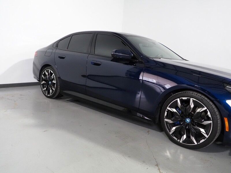 2024 BMW i5 eDrive40 Sedan *M SPORT, EXECUTIVE PKG, DRIVING ASSIST PRO PKG, HEADS-UP DISPLAY, NAVIGATION, ADAPTIVE CRUISE, SAFETY ALERTS, 360 CAMERAS, SKY LOUNGE ROOF, MERINO LEATHER, CLIMATE/MULTI-FUNCTION SEATS, BOWERS & WILKINS Round Rock TX