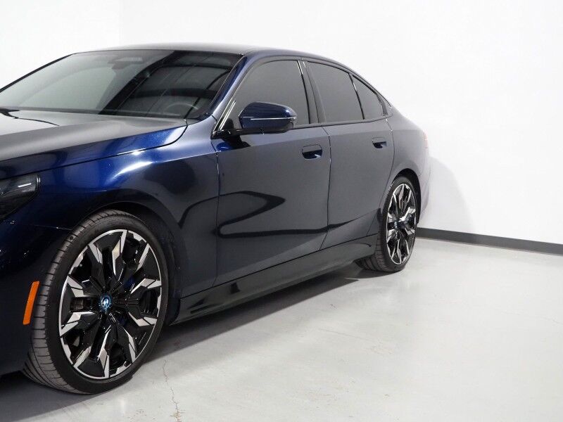 2024 BMW i5 eDrive40 Sedan *M SPORT, EXECUTIVE PKG, DRIVING ASSIST PRO PKG, HEADS-UP DISPLAY, NAVIGATION, ADAPTIVE CRUISE, SAFETY ALERTS, 360 CAMERAS, SKY LOUNGE ROOF, MERINO LEATHER, CLIMATE/MULTI-FUNCTION SEATS, BOWERS & WILKINS Round Rock TX