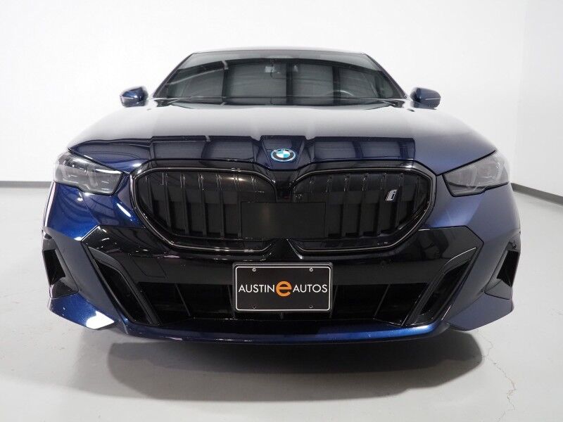 2024 BMW i5 eDrive40 Sedan *M SPORT, EXECUTIVE PKG, DRIVING ASSIST PRO PKG, HEADS-UP DISPLAY, NAVIGATION, ADAPTIVE CRUISE, SAFETY ALERTS, 360 CAMERAS, SKY LOUNGE ROOF, MERINO LEATHER, CLIMATE/MULTI-FUNCTION SEATS, BOWERS & WILKINS Round Rock TX