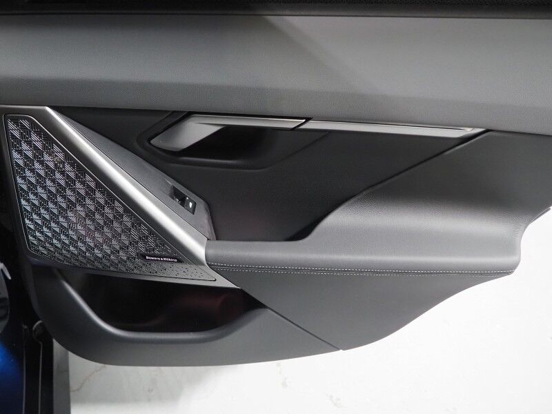 2024 BMW i5 eDrive40 Sedan *M SPORT, EXECUTIVE PKG, DRIVING ASSIST PRO PKG, HEADS-UP DISPLAY, NAVIGATION, ADAPTIVE CRUISE, SAFETY ALERTS, 360 CAMERAS, SKY LOUNGE ROOF, MERINO LEATHER, CLIMATE/MULTI-FUNCTION SEATS, BOWERS & WILKINS Round Rock TX