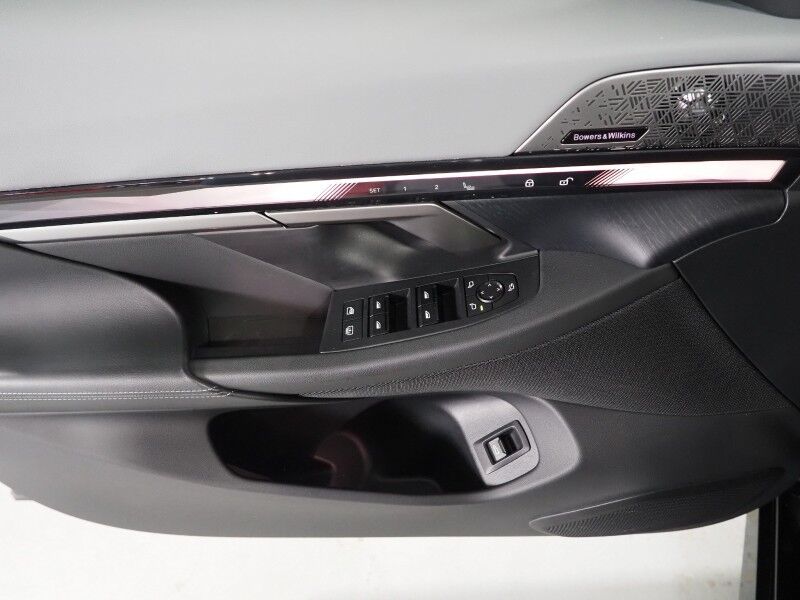 2024 BMW i5 eDrive40 Sedan *M SPORT, EXECUTIVE PKG, DRIVING ASSIST PRO PKG, HEADS-UP DISPLAY, NAVIGATION, ADAPTIVE CRUISE, SAFETY ALERTS, 360 CAMERAS, SKY LOUNGE ROOF, MERINO LEATHER, CLIMATE/MULTI-FUNCTION SEATS, BOWERS & WILKINS Round Rock TX