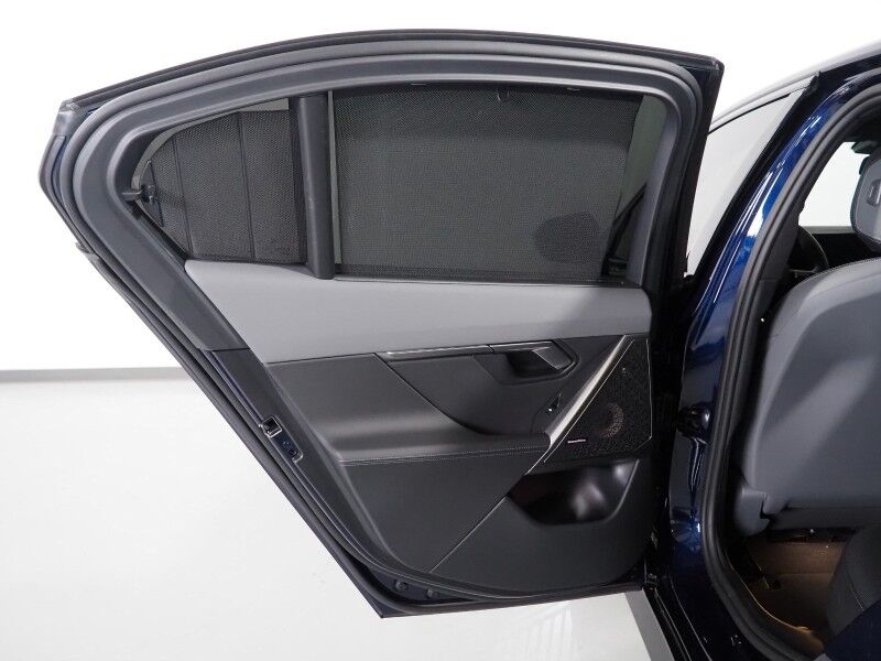 2024 BMW i5 eDrive40 Sedan *M SPORT, EXECUTIVE PKG, DRIVING ASSIST PRO PKG, HEADS-UP DISPLAY, NAVIGATION, ADAPTIVE CRUISE, SAFETY ALERTS, 360 CAMERAS, SKY LOUNGE ROOF, MERINO LEATHER, CLIMATE/MULTI-FUNCTION SEATS, BOWERS & WILKINS Round Rock TX