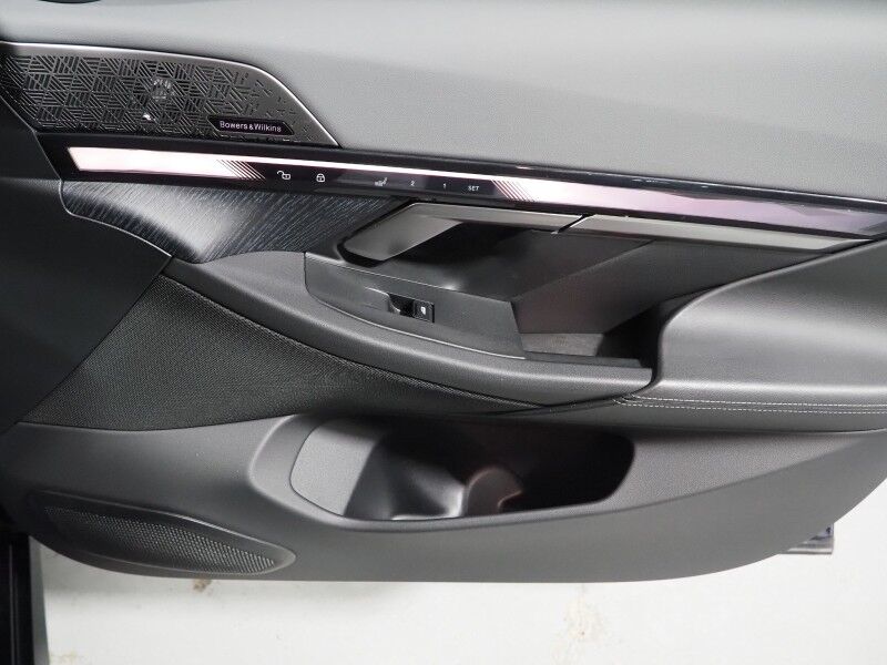 2024 BMW i5 eDrive40 Sedan *M SPORT, EXECUTIVE PKG, DRIVING ASSIST PRO PKG, HEADS-UP DISPLAY, NAVIGATION, ADAPTIVE CRUISE, SAFETY ALERTS, 360 CAMERAS, SKY LOUNGE ROOF, MERINO LEATHER, CLIMATE/MULTI-FUNCTION SEATS, BOWERS & WILKINS Round Rock TX