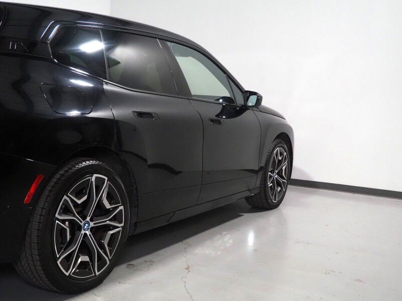 2024 BMW iX M60 AWD LUXURY PKG, DRIVING ASSISTANCE PRO PKG, HEADS-UP DISPLAY, NAVIGATION, ADAPTIVE CRUISE, 360 CAMERAS, PANO ECLIPSING GLASS ROOF, CLIMATE/MULTI-FUNCTION SEATS, HEATED STEERING, BOWERS & WILKINS, WIRELESS CHARGING Round Rock TX