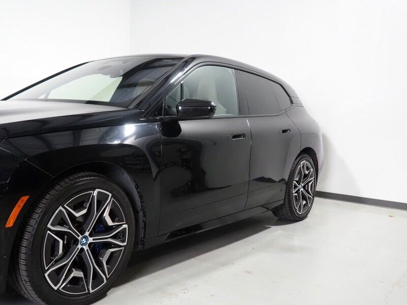 2024 BMW iX M60 AWD LUXURY PKG, DRIVING ASSISTANCE PRO PKG, HEADS-UP DISPLAY, NAVIGATION, ADAPTIVE CRUISE, 360 CAMERAS, PANO ECLIPSING GLASS ROOF, CLIMATE/MULTI-FUNCTION SEATS, HEATED STEERING, BOWERS & WILKINS, WIRELESS CHARGING Round Rock TX