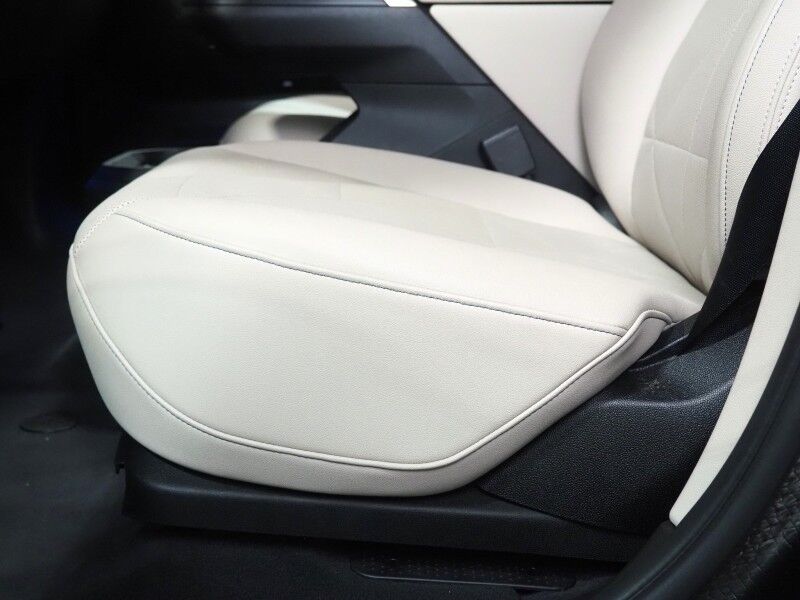 2024 BMW iX M60 AWD LUXURY PKG, DRIVING ASSISTANCE PRO PKG, HEADS-UP DISPLAY, NAVIGATION, ADAPTIVE CRUISE, 360 CAMERAS, PANO ECLIPSING GLASS ROOF, CLIMATE/MULTI-FUNCTION SEATS, HEATED STEERING, BOWERS & WILKINS, WIRELESS CHARGING Round Rock TX