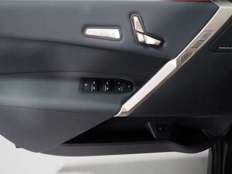 2024 BMW iX xDrive50 AWD *DRIVING ASSIST PRO, HEADS-UP DISPLAY, NAVIGATION, LIVE COCKPIT PRO, ADAPTIVE CRUISE, SAFETY ALERTS, 360 CAMERAS, PANO ECLIPSING GLASS ROOF, HEATED MULTI-FUNCTION SEATS, HEATED STEERING, HARMAN/KARDON, WIRELESS CHARGING Round Rock TX