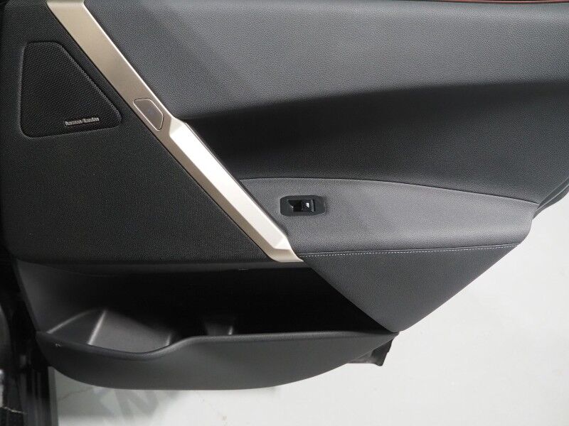 2024 BMW iX xDrive50 AWD *DRIVING ASSIST PRO, HEADS-UP DISPLAY, NAVIGATION, LIVE COCKPIT PRO, ADAPTIVE CRUISE, SAFETY ALERTS, 360 CAMERAS, PANO ECLIPSING GLASS ROOF, HEATED MULTI-FUNCTION SEATS, HEATED STEERING, HARMAN/KARDON, WIRELESS CHARGING Round Rock TX