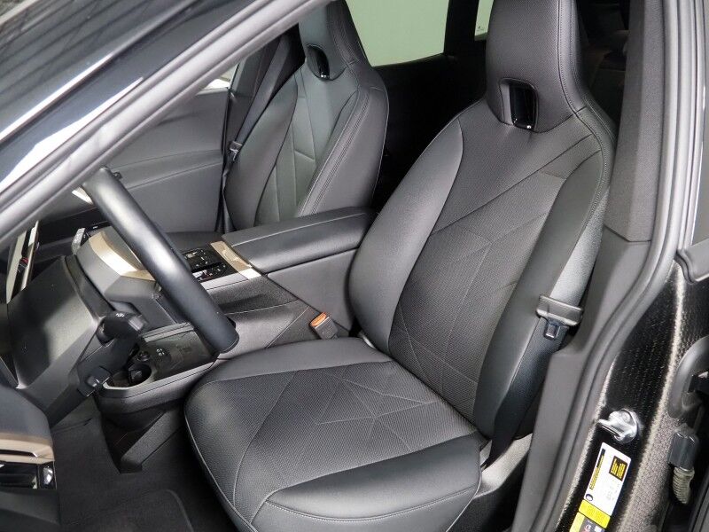 2024 BMW iX xDrive50 AWD *DRIVING ASSIST PRO, HEADS-UP DISPLAY, NAVIGATION, LIVE COCKPIT PRO, ADAPTIVE CRUISE, SAFETY ALERTS, 360 CAMERAS, PANO ECLIPSING GLASS ROOF, HEATED MULTI-FUNCTION SEATS, HEATED STEERING, HARMAN/KARDON, WIRELESS CHARGING Round Rock TX