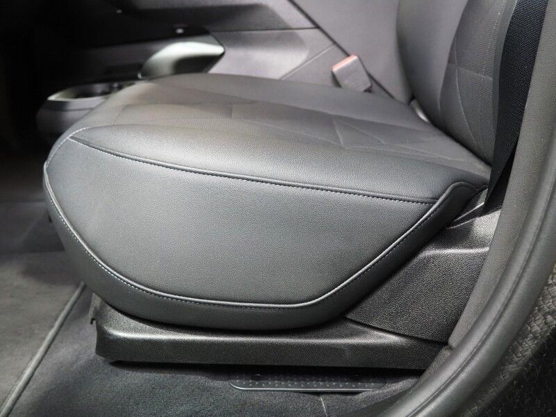 2024 BMW iX xDrive50 AWD *DRIVING ASSIST PRO, HEADS-UP DISPLAY, NAVIGATION, LIVE COCKPIT PRO, ADAPTIVE CRUISE, SAFETY ALERTS, 360 CAMERAS, PANO ECLIPSING GLASS ROOF, HEATED MULTI-FUNCTION SEATS, HEATED STEERING, HARMAN/KARDON, WIRELESS CHARGING Round Rock TX