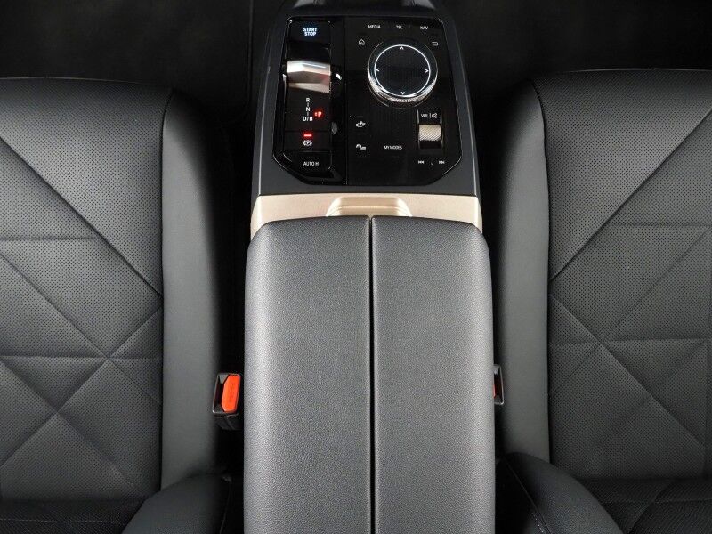 2024 BMW iX xDrive50 AWD *DRIVING ASSIST PRO, HEADS-UP DISPLAY, NAVIGATION, LIVE COCKPIT PRO, ADAPTIVE CRUISE, SAFETY ALERTS, 360 CAMERAS, PANO ECLIPSING GLASS ROOF, HEATED MULTI-FUNCTION SEATS, HEATED STEERING, HARMAN/KARDON, WIRELESS CHARGING Round Rock TX