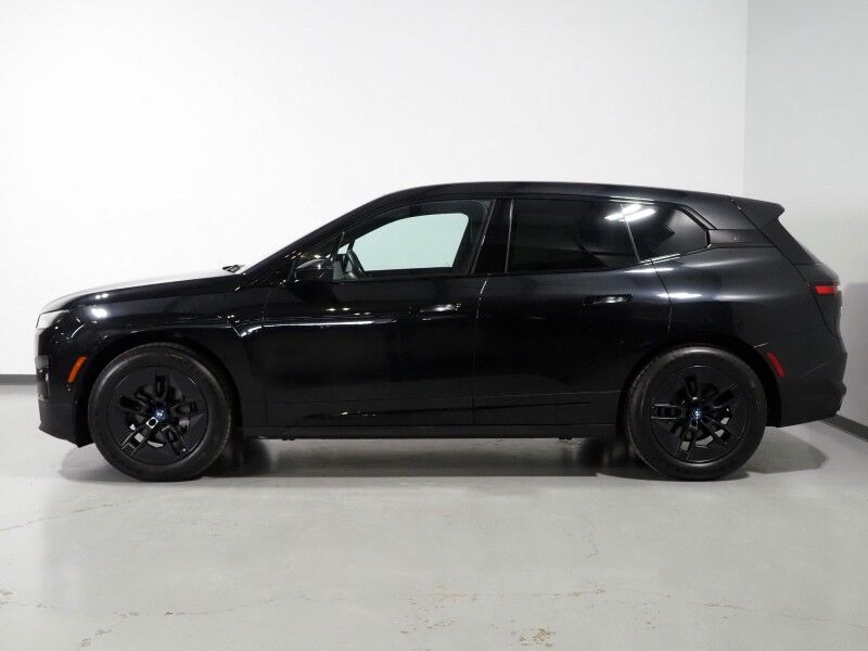 2024 BMW iX xDrive50 AWD *DRIVING ASSIST PRO, HEADS-UP DISPLAY, NAVIGATION, LIVE COCKPIT PRO, ADAPTIVE CRUISE, SAFETY ALERTS, 360 CAMERAS, PANO ECLIPSING GLASS ROOF, HEATED MULTI-FUNCTION SEATS, HEATED STEERING, HARMAN/KARDON, WIRELESS CHARGING Round Rock TX